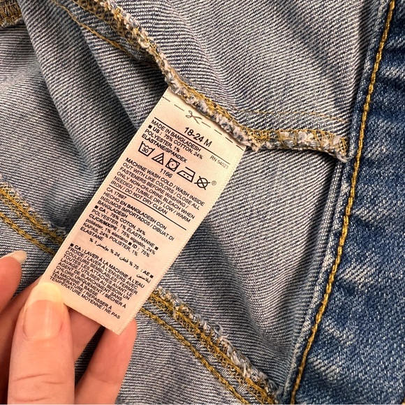 OLD NAVY Baby Classic Button Snap Jean Jacket in a Medium Wash - Size 18M to 24M - Picture 7 of 7